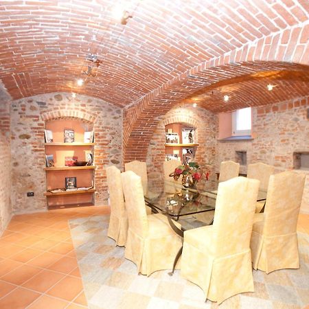 Hotel Palazzo Di Mezzo Carrù المظهر الخارجي الصورة