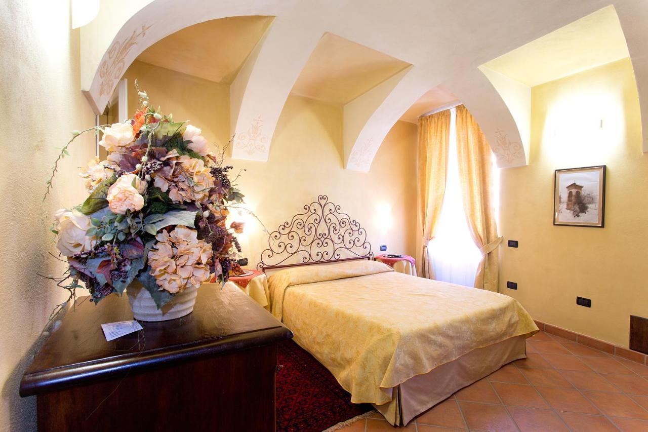 Hotel Palazzo Di Mezzo Carrù المظهر الخارجي الصورة