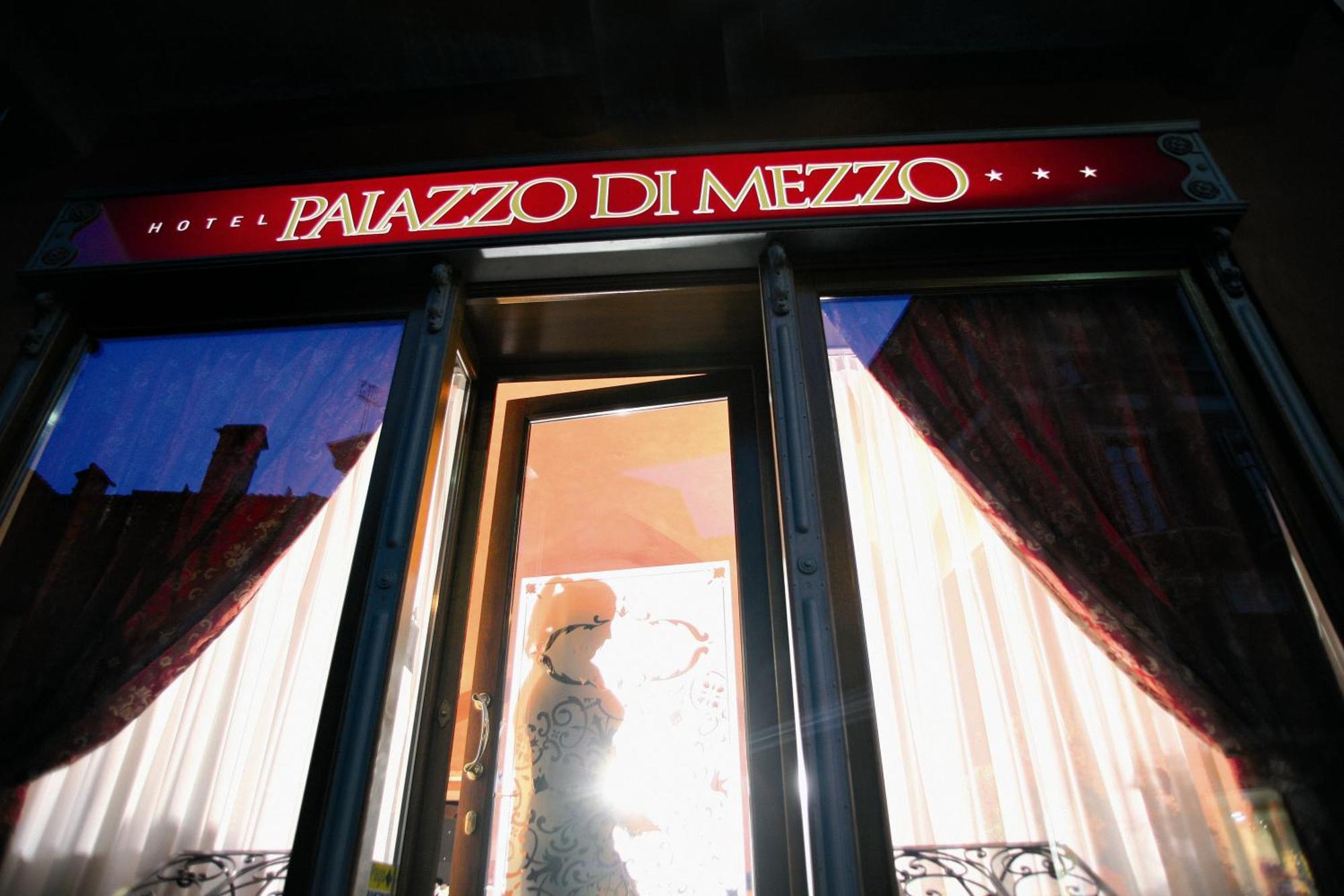 Hotel Palazzo Di Mezzo Carrù المظهر الخارجي الصورة