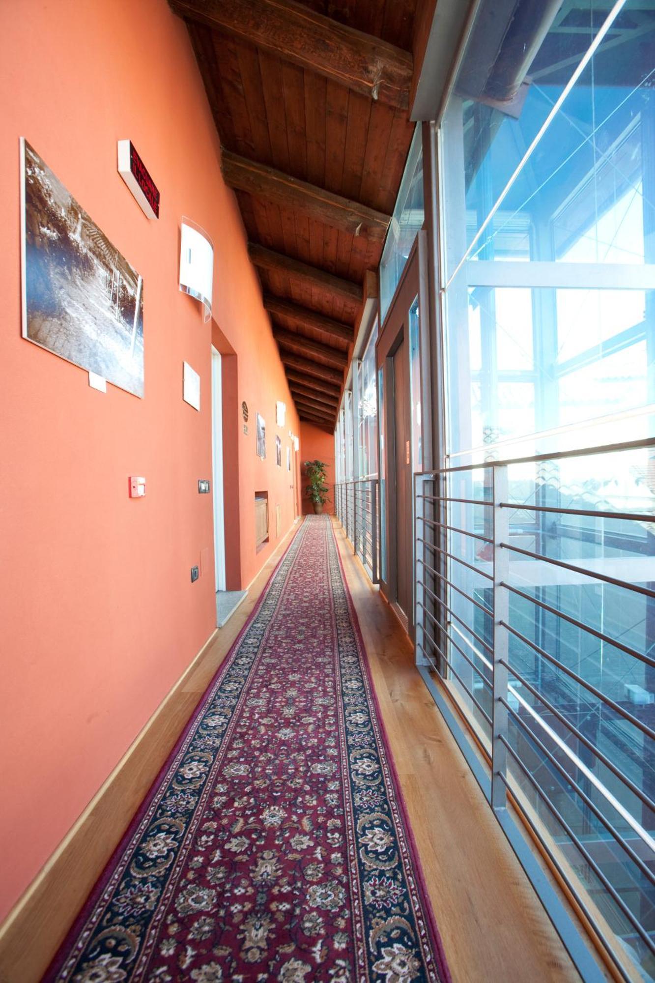 Hotel Palazzo Di Mezzo Carrù المظهر الخارجي الصورة