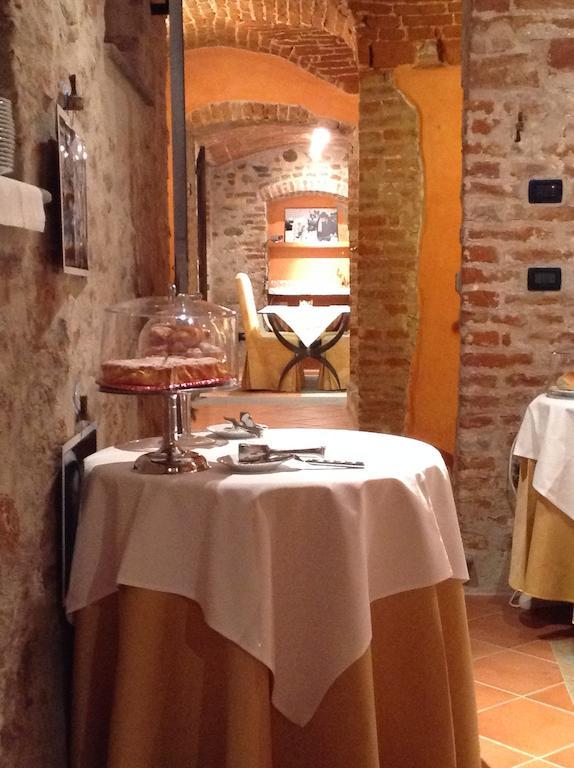 Hotel Palazzo Di Mezzo Carrù المظهر الخارجي الصورة