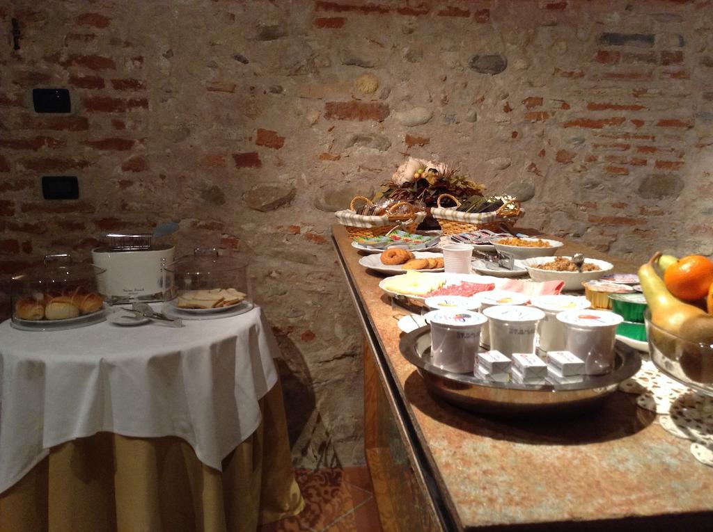 Hotel Palazzo Di Mezzo Carrù المظهر الخارجي الصورة