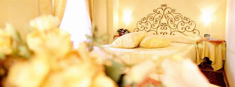 Hotel Palazzo Di Mezzo Carrù المظهر الخارجي الصورة