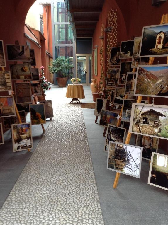 Hotel Palazzo Di Mezzo Carrù المظهر الخارجي الصورة