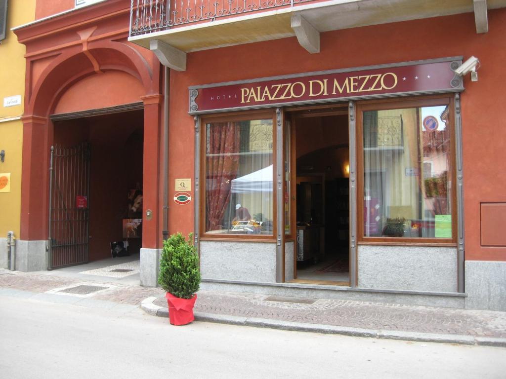 Hotel Palazzo Di Mezzo Carrù المظهر الخارجي الصورة