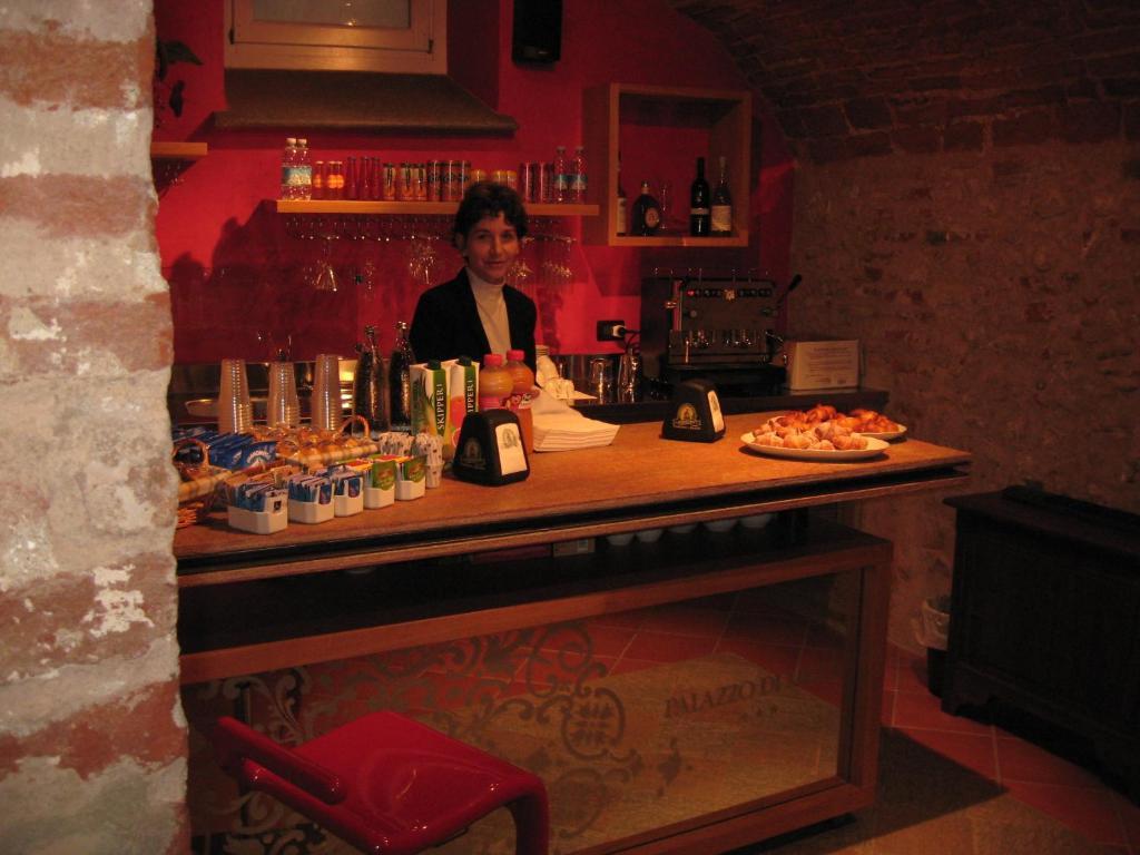 Hotel Palazzo Di Mezzo Carrù المظهر الخارجي الصورة
