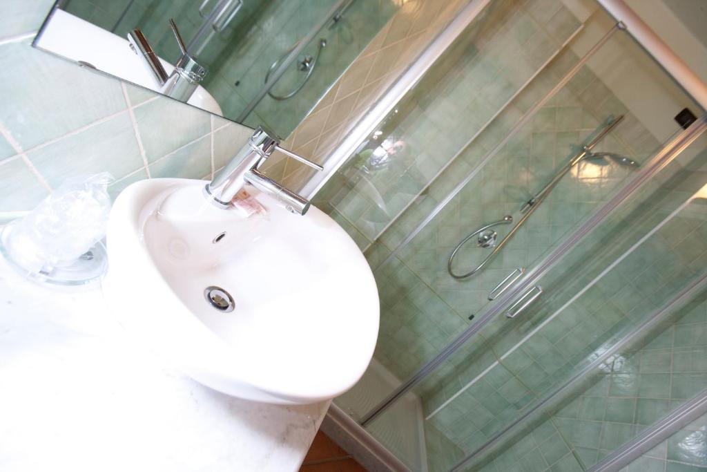 Hotel Palazzo Di Mezzo Carrù المظهر الخارجي الصورة