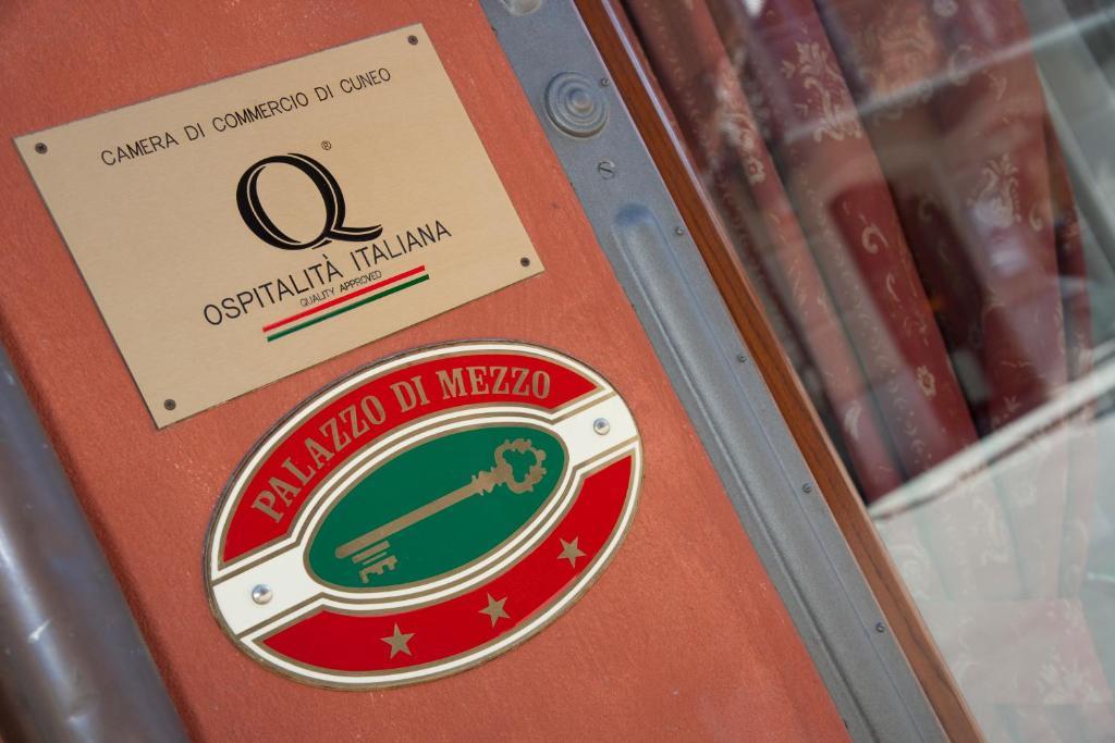 Hotel Palazzo Di Mezzo Carrù المظهر الخارجي الصورة