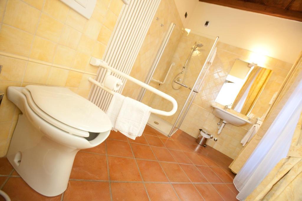 Hotel Palazzo Di Mezzo Carrù المظهر الخارجي الصورة