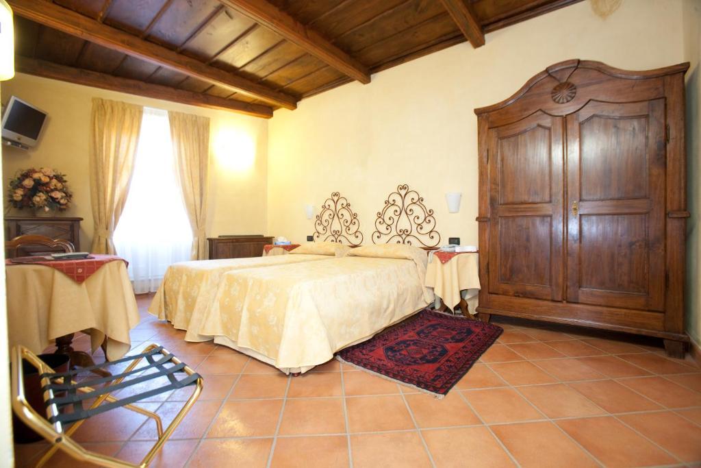 Hotel Palazzo Di Mezzo Carrù المظهر الخارجي الصورة