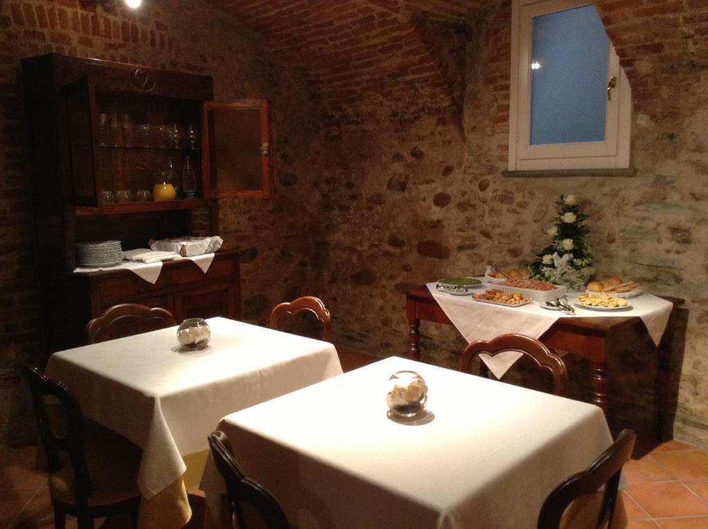 Hotel Palazzo Di Mezzo Carrù المظهر الخارجي الصورة