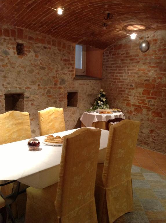 Hotel Palazzo Di Mezzo Carrù المظهر الخارجي الصورة