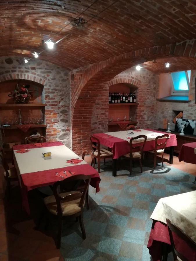 Hotel Palazzo Di Mezzo Carrù المظهر الخارجي الصورة